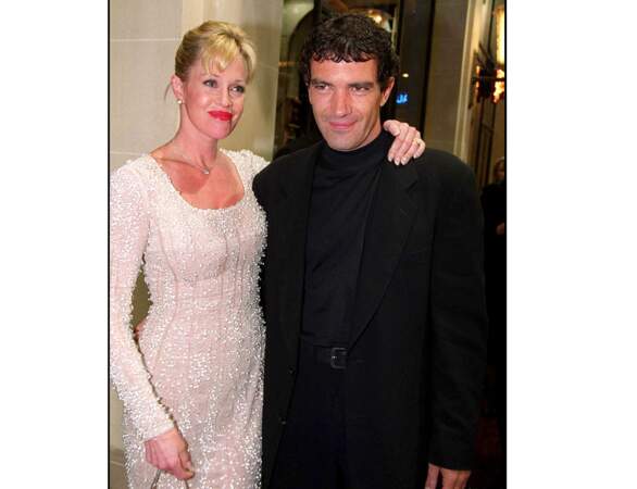 En 1999, il est photographié avec Mélanie Griffith : l'acteur a 39 ans
