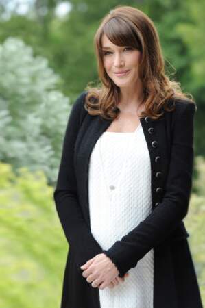 Carla Bruni-Sarkozy a eu la joie d'être à nouveau maman d'une petite Giulia à 43 ans 10 ans après son fils Aurélien