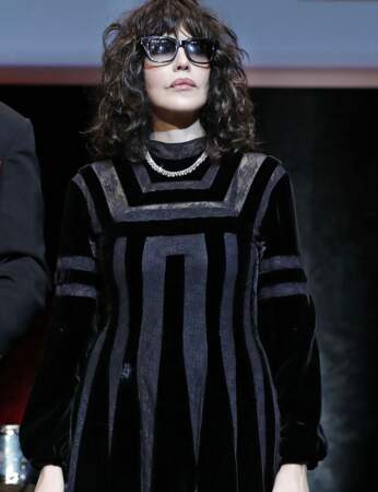 Isabelle Adjani en lunettes de soleil : look arty