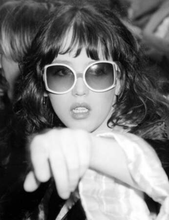 Isabelle Adjani en lunettes de soleil : look vintage