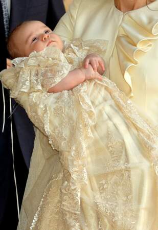 Le prince George en robe de baptême