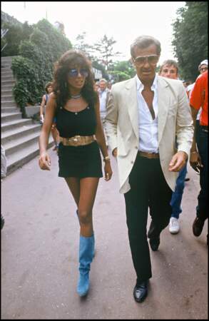 Jean-Paul Belmondo et sa petite-amie l'actrice brésilienne Carlos Sotto Mayor en 1982