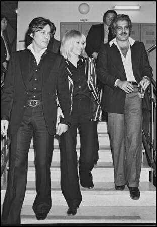 Alain Delon, Mireille Darc et Omar Sharif lors d'une soirée en 1976.