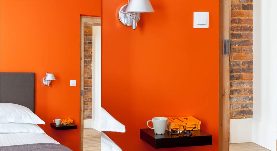 Une chambre orange