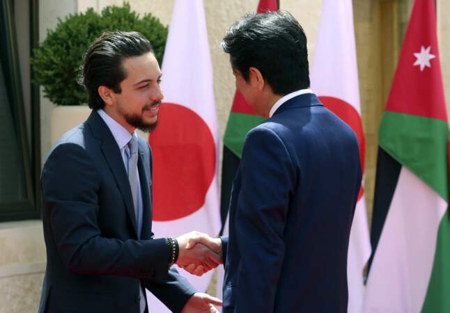 Le prince Hussein rencontre le premier ministre japonais Shinzo Abe, le 1er mai 2018