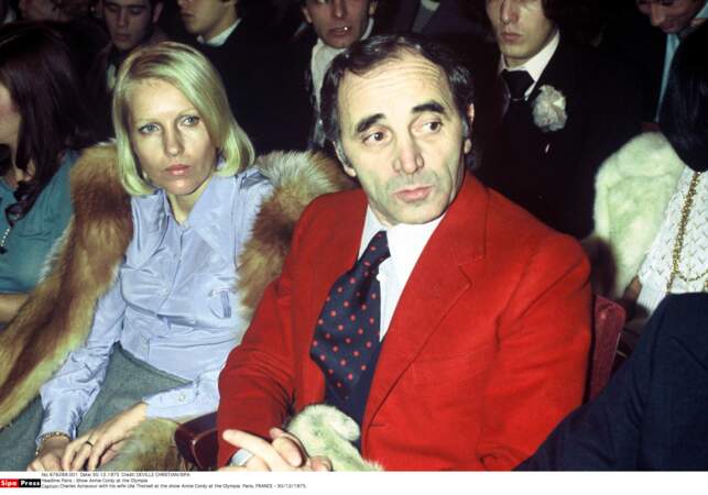 Charles Aznavour et sa femme Ulla Thorsell au concert d'Annie Cordy à l'Olympia, le 30 décembre 1975.