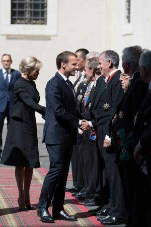 Emmanuel et Brigitte Macron, toute de noir vêtue