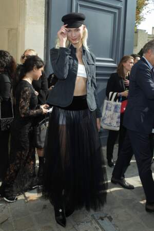 Fashion week : Karlie Kloss en jupe longue transparente 