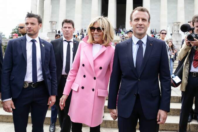 Emmanuel et Brigitte Macron en visite aux Etats-Unis, le 23 avril, avec leurs gardes du corps