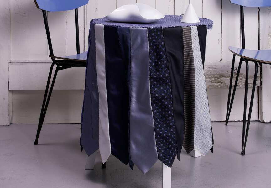 Une nappe avec des cravates