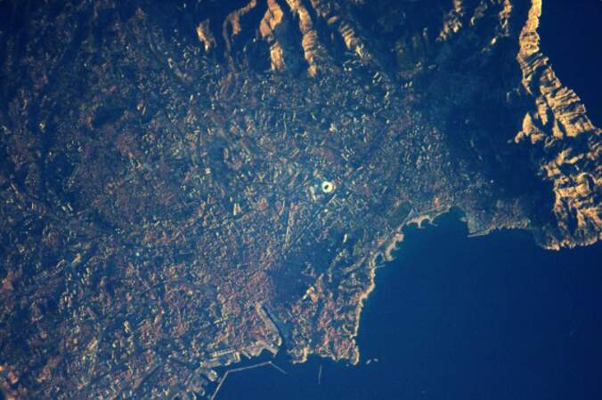 Marseille : on distingue même le vélodrome