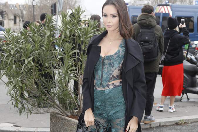 Nabilla au défilé de mode Vivienne Westwood lors de la Fashion Week à Paris, France, le 2 mars 2019.