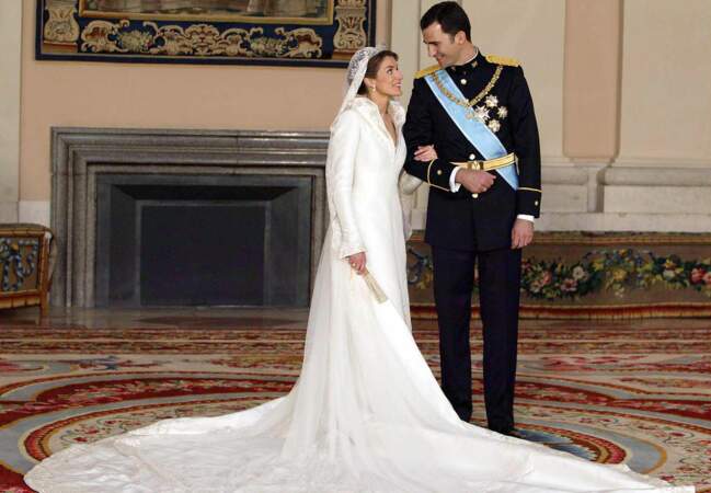 2004 : en épousant Felipe, la roturière devient officiellement Princesse Letizia.