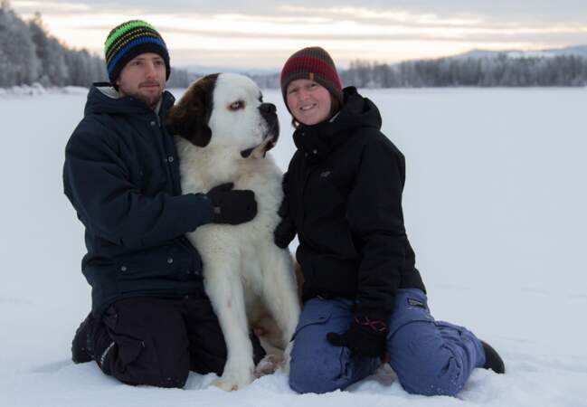 Stéphanie, 31 ans, vit en Laponie depuis 5 ans. Elle élève une meute de 28 chiens
