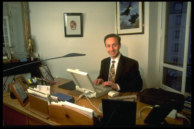 Stéphane Bern dans son bureau en 1996