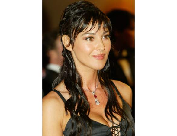 En 2002, l'actrice arbore une coiffure très originale : un frange avec des nattes, audacieux ! 