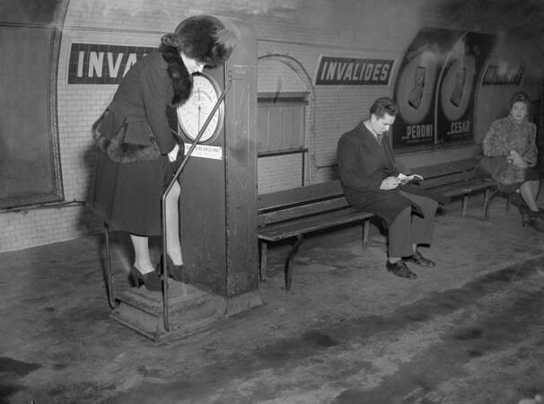 Balance dans le métro, janvier 1947.