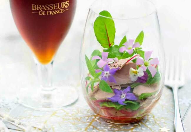 Salade de foie gras et fleurs comestibles