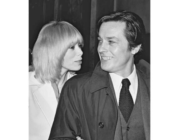 Le couple star s'affiche au festival du film en 1975 : Mireille Darc a 37 ans