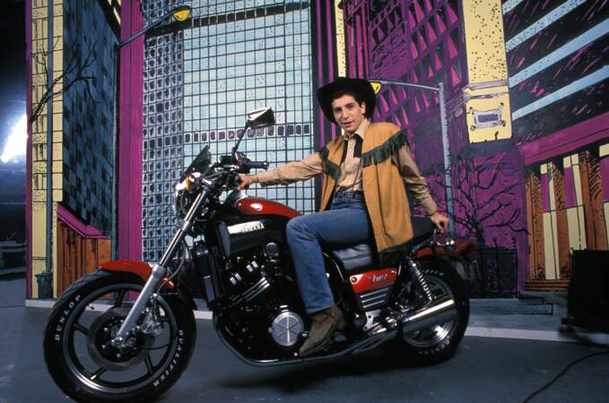 Nagui sur le plateau de l'émission "6ème avenue" en janvier 1989.