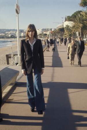 Portrait de Françoise Hardy sur la Croisette, en janvier 1974, à Cannes.