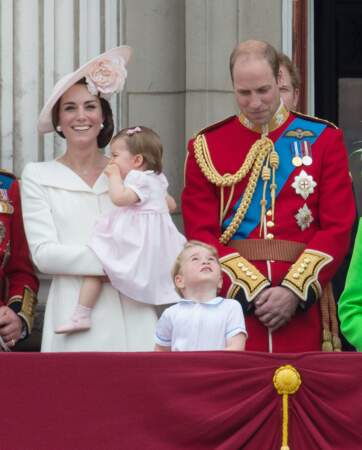 Pour les 90 ans de la Reine, Charlotte était assortie au chapeau de sa maman