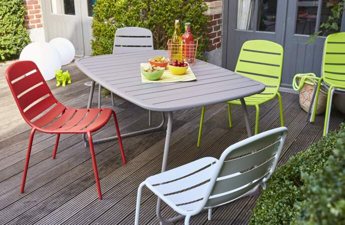 Table et chaises de jardin coloré Carrefour