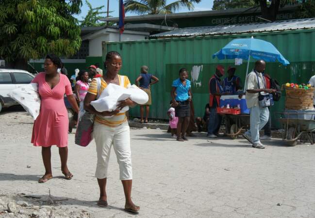 En Haïti on ne garde à la maternité les femmes qui viennent d'accoucher que 2 à 6 heures