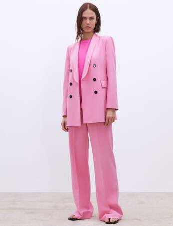 Le tailleur pantalon rose : élégante et décontractée pour le printemps