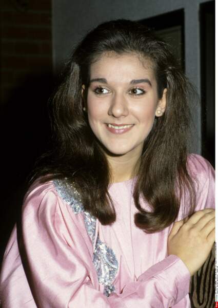 Céline Dion : 4 mars 1985 à Montréal au Québec. Elle a 17 ans.