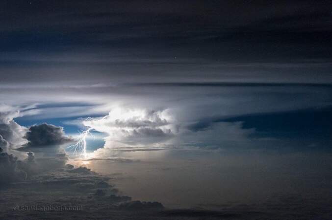 Il photographie nuages, tempêtes et orages