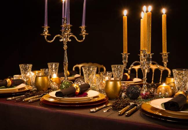Une table festive, baroque et scintillante