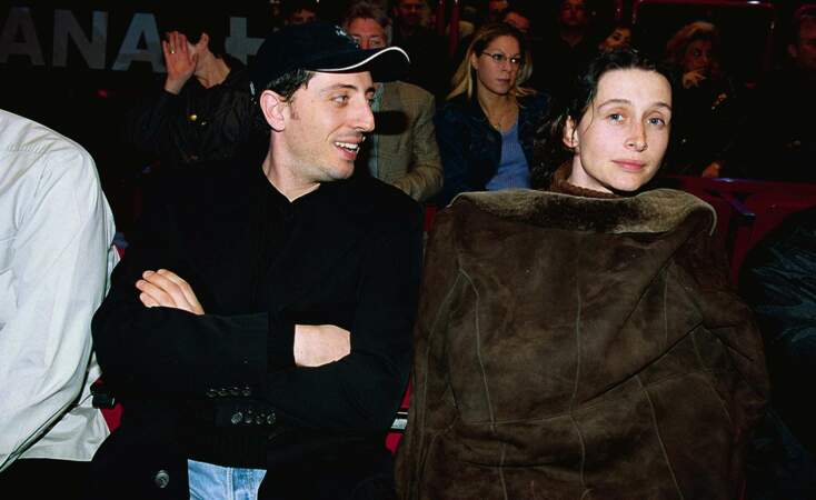 Anne Brochet et Gad Elmaleh assistent au spectacle les Gladiateurs du Millenium à Bercy en avril 2001.