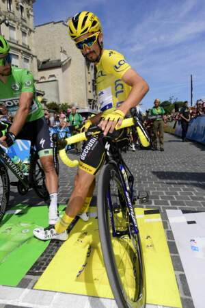Avec son maillot jaune, Julian Alaphilippe brille sur le Tour de France. 