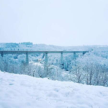 Entre ciel et neige au viaduc de Busseau (Creuse) 
