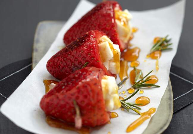 Brochettes fraises-miel-romarin au Pouligny Saint-Pierre