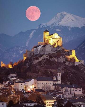Le canton du Valais (Suisse) au clair de lune 