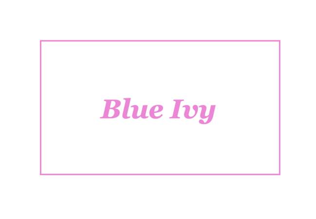 Blue-Ivy car bleu est la couleur préférée de Jay-Z et Ivy se prononce comme IV, 4 le chiffre fétiche de Beyoncé 