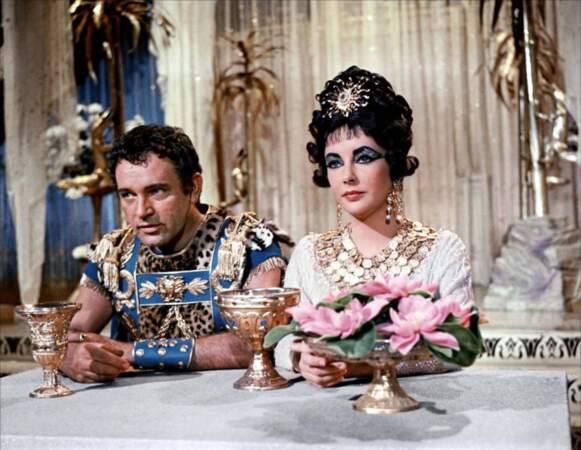 Coup de foudre passionnel sur le plateau de Cléopâtre (1963) entre Elizabeth Taylor et Richard Burton...