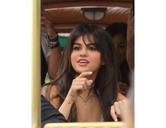 Selena Gomez et la frange volumineuse