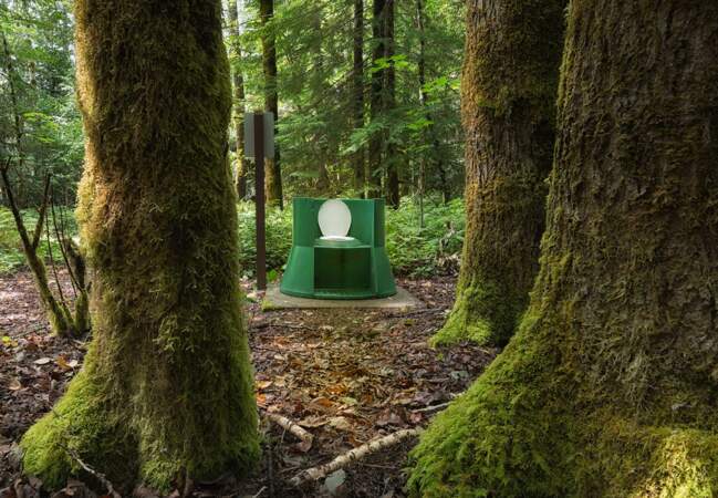 Toilettes forestières, Colombie Britannique, Canada