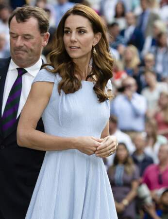 La coupe longue élégante de Kate Middleton 