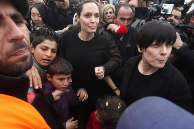 Angelina Jolie consacre beaucoup de temps au profit de causes humanitaires notamment pour les réfugiés...