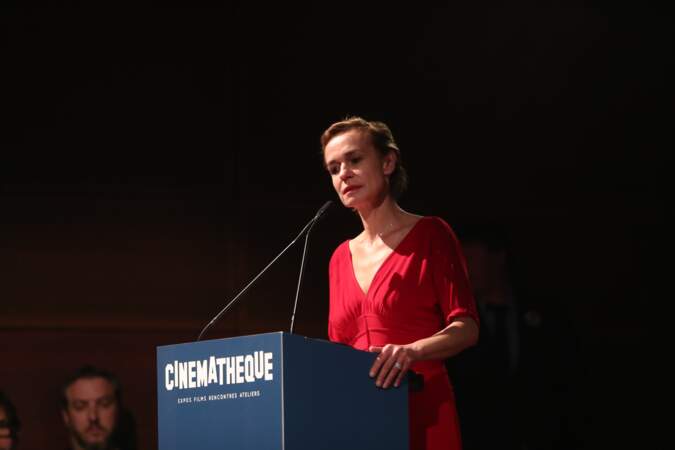 Sandrine Bonnaire lors de son discours en hommage à Agnès Varda à la Cinémathèque de Paris le 2 avril 2019.