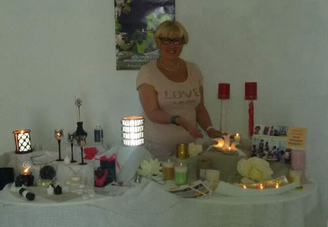 Nadine, 67 ans, retraitée, conseillère chez Partylite (bougies et accessoires de décoration)