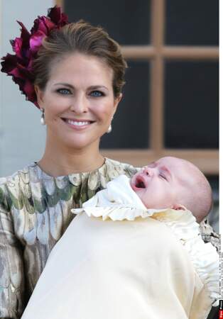 Madeleine de Suède souriante malgré les pleurs de son bébé