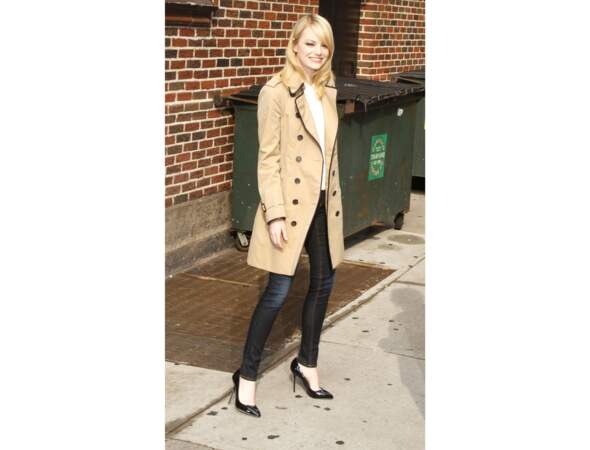 Le trench working girl comme Emma Stone