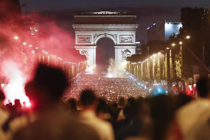 Les Champs-Elysées après la victoire