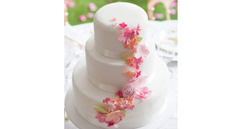 Mariage : un wedding cake fleuri