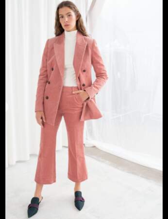 Tailleur pantalon en velours côtelé rose : l'ensemble vintage